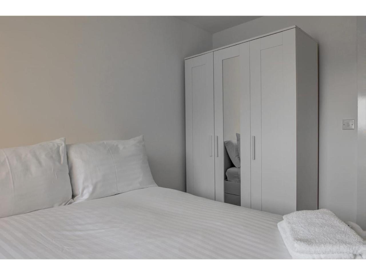 Large, Spacious And Modern Apt For 4 In Манчестер Экстерьер фото
